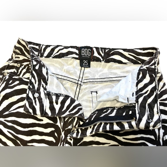BDG Jeans Size 25 Zebra Print Straight Leg Slit Fringe Hem Black / White 26x27 - Picture 6 of 8